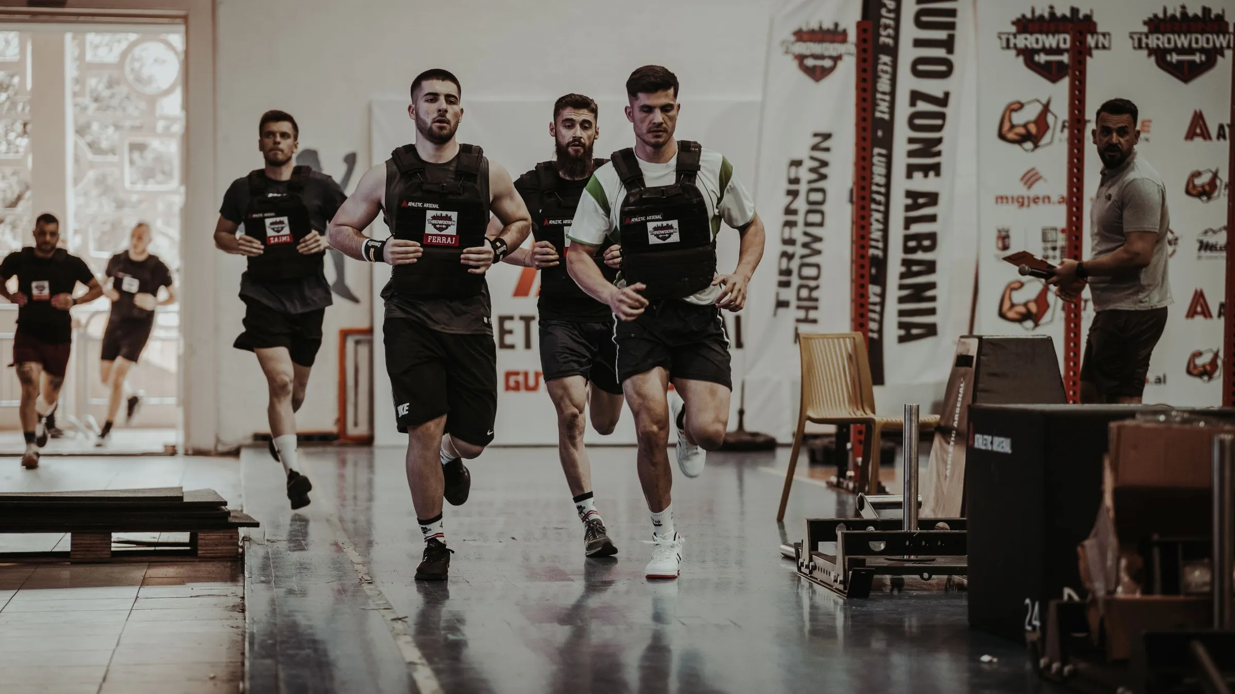Y2 TRAINING GYMでトレーニングする仲間たち